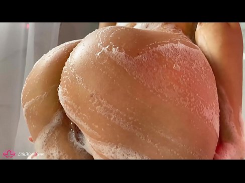❤️ Brunette onanerar fittan med vibrator till intensiv orgasm i duschen Porno at porn sv.verhentai.ru ❌❤